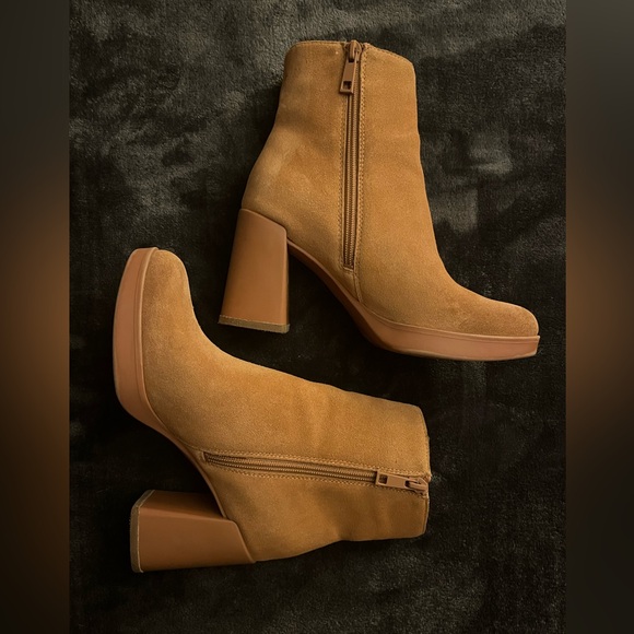 Naturalizer Suede Ankle Boots. Block heel, platform, side zipper. Beige/ tan. 6 - Picture 2 of 12
